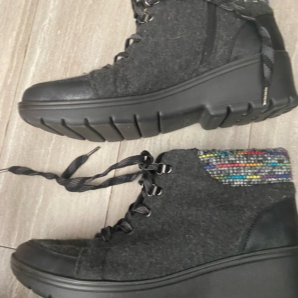 BZEES Women's Heathered Black Lace Up Brooklyn Wedge Hiking Winter Boots Sz 11 M - Picture 7 of 8